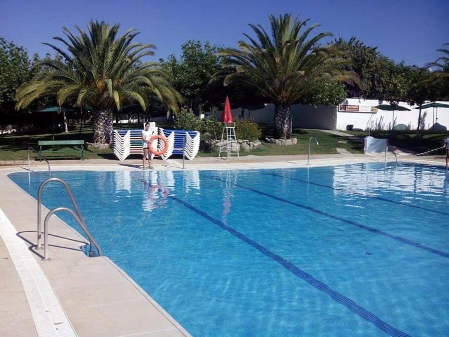 Del Incluye Acceso Piscina 2 Columnas Chalet Cordoba